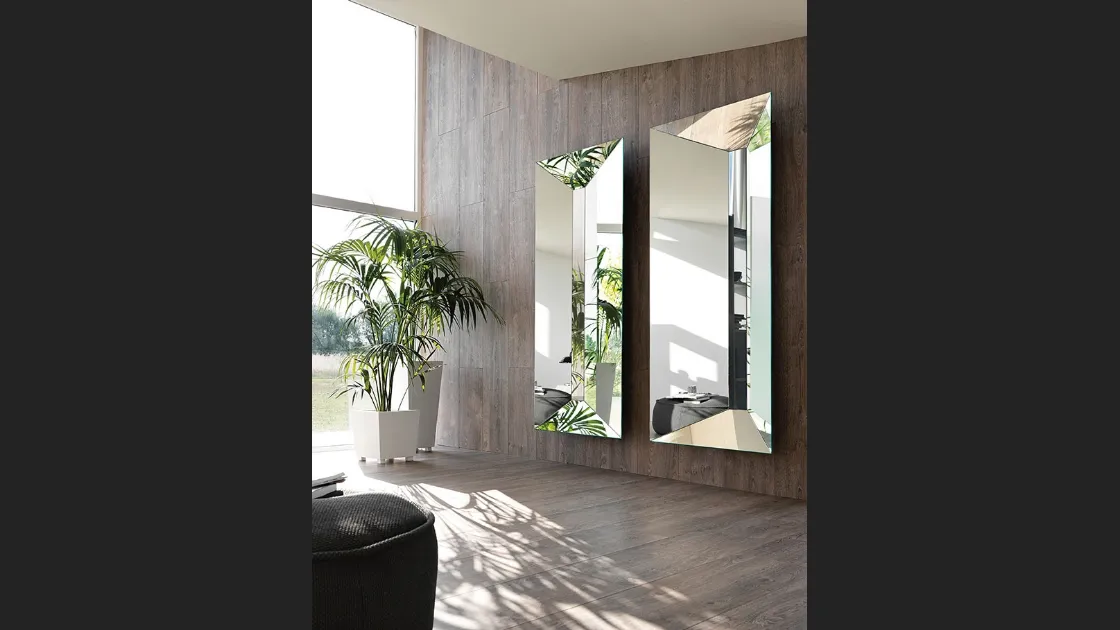 Specchio Reverso con superfici inclinate di Fiam