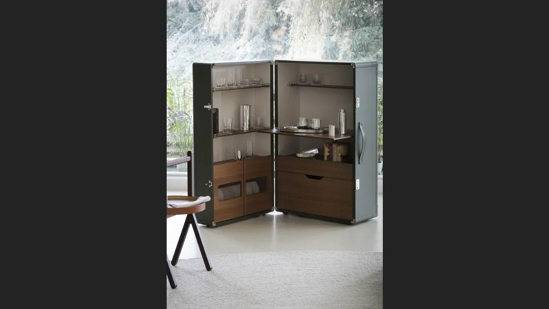 Contenitore Mobile Bar Isidoro in cuoio e legno di Poltrona Frau