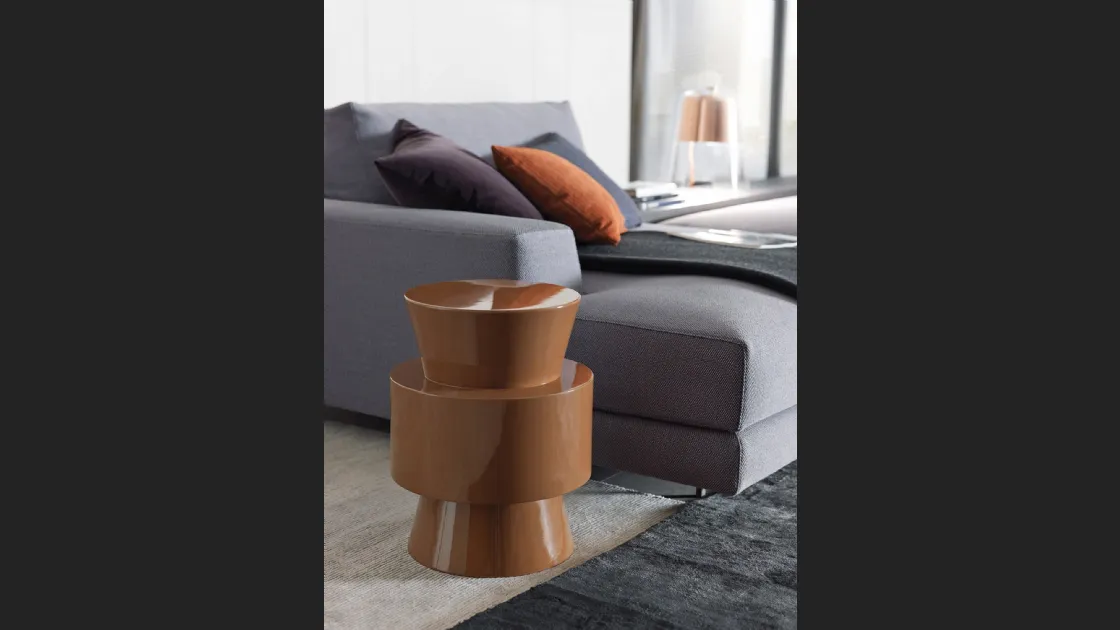 Tavolino di design in massello di tiglio laccato lucido Moai di Misuraemme