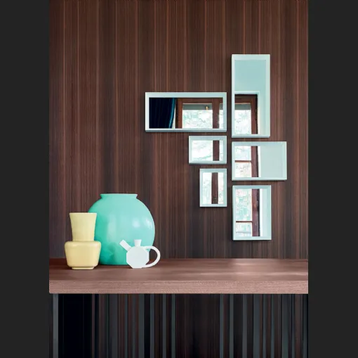 Specchi decorativi con cornice laccata D 950 1 di Molteni & C