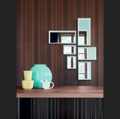 Specchi decorativi con cornice laccata D 950 1 di Molteni & C