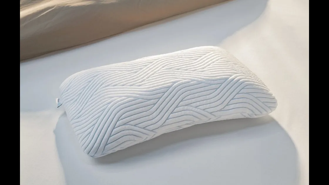 Cuscino ergonomico Arch SmartCool medio rigido di Tempur