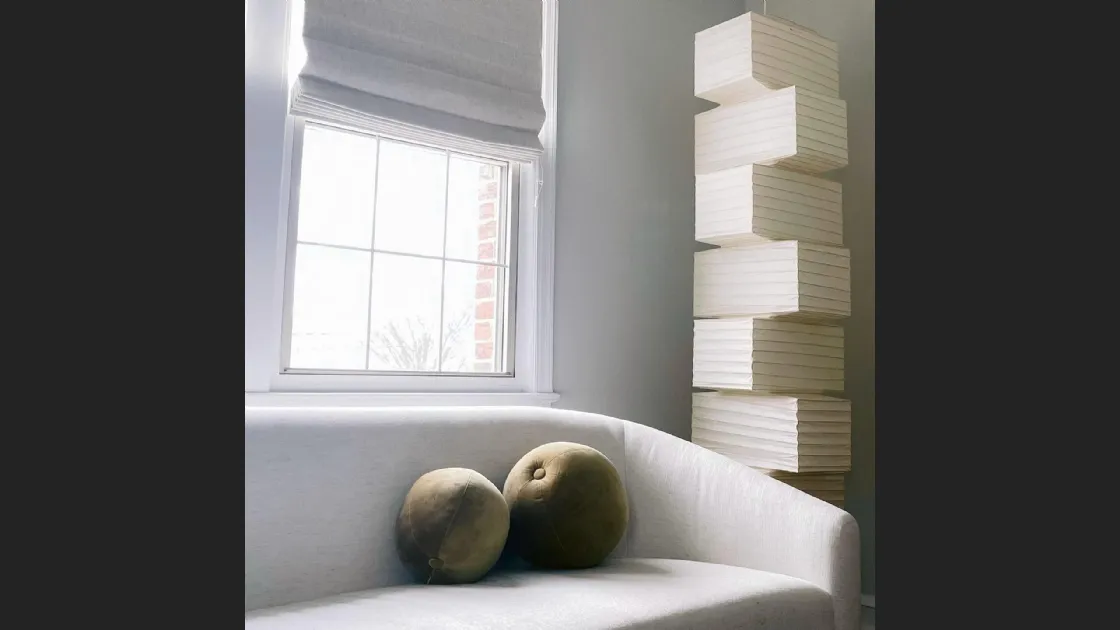 Lampada da terra, realizzata a mano, in tradizionale carta washi, da artigiani giapponesi, Akari UF4 L10 di Vitra