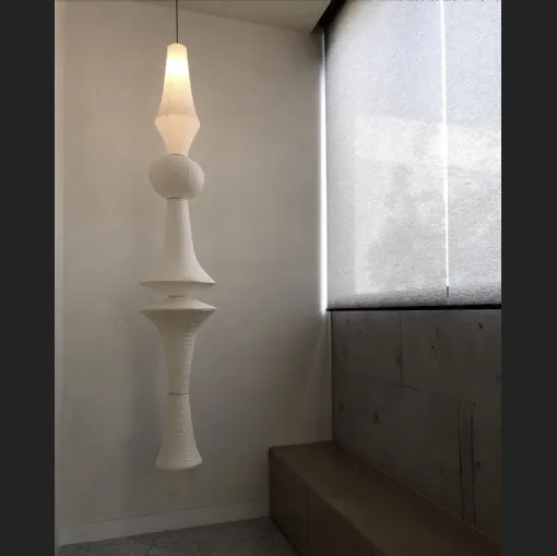 Lampada a sospensione, realizzata a mano, in tradizionale carta washi, da artigiani giapponesi, Akari E di Vitra