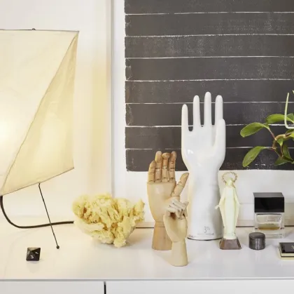 Lampada da tavolo realizzata a mano, in tradizionale carta washi, da artigiani giapponesi, Akari YA2 di Vitra