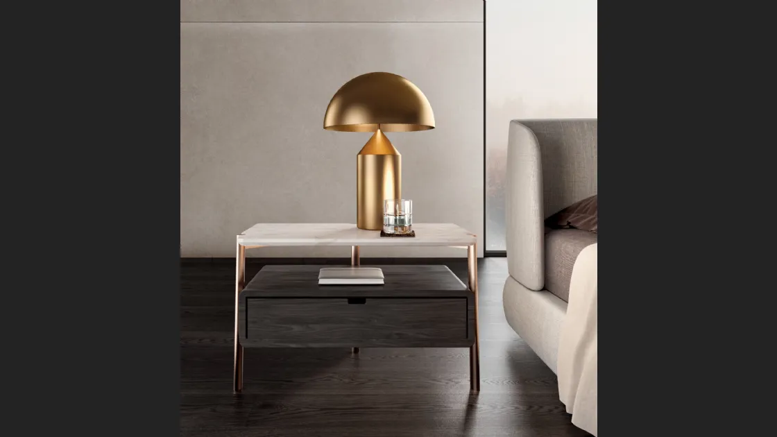 Comodino con top in marmo, contenitore in Rovere tinto nero e struttura in metallo Eros di Misuraemme