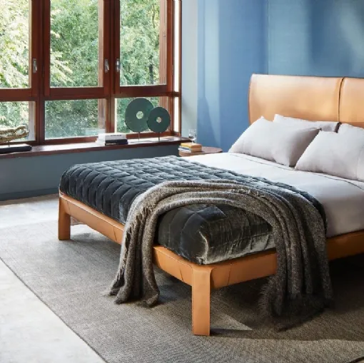 Letto matrimoniale in pelle Cab Night di Cassina