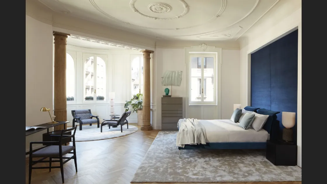 Letto matrimoniale in tessuto con testiera Moov di Cassina