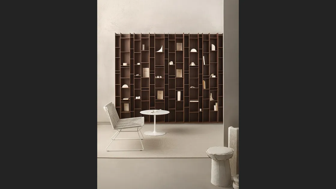Libreria Random Wood in finitura Noce Canaletto di MDF Italia