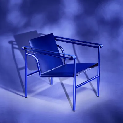 Poltroncina in cuoio Dossier Basculant di Cassina