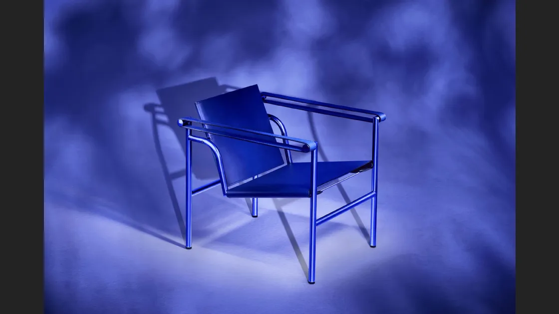 Poltroncina in cuoio Dossier Basculant di Cassina