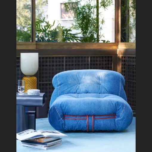 Poltrona di design in tessuto imbottito Soriana denim di Cassina