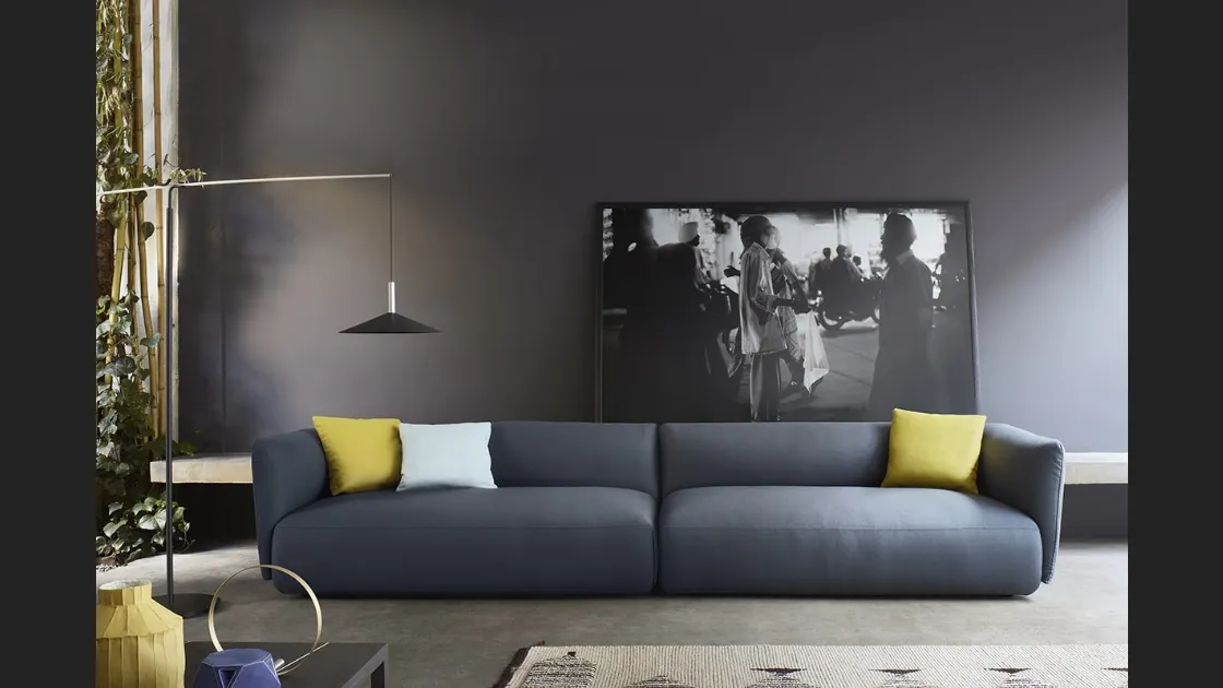 Divano lineare in tessuto Cosy di MDF Italia