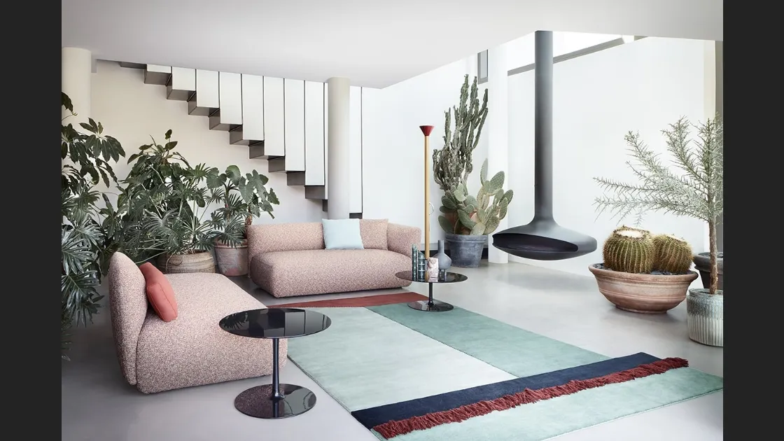Divano lineare in tessuto Cosy di MDF Italia