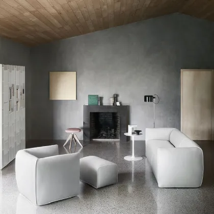 Divano lineare in tessuto Mia di MDF Italia
