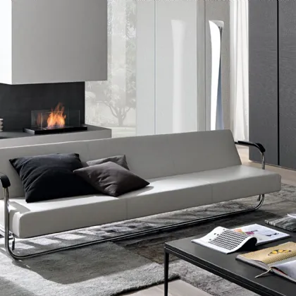 Divano Letto di design AA1 in tessuto con struttura in tubolare di acciaio cromato e braccioli in legno massello di Misuraemme