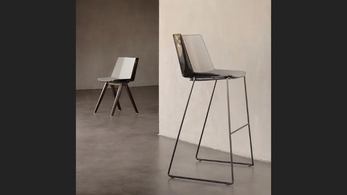 Sgabello Aiku Stool in polipropilene di MDF Italia