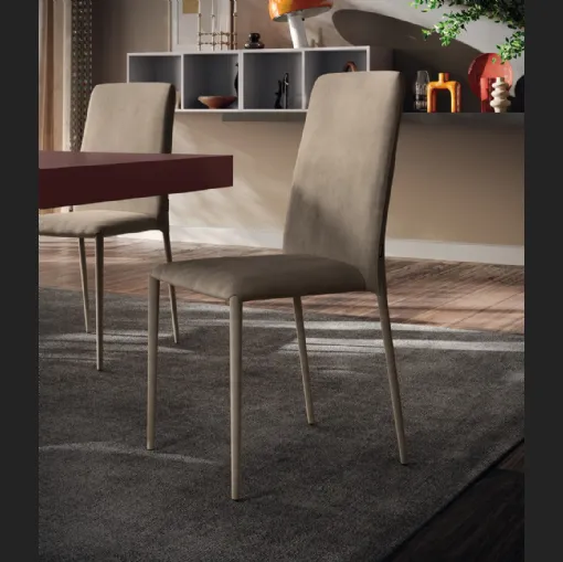 Sedia Cloe rivestita in tessuto Nabuk di Scavolini