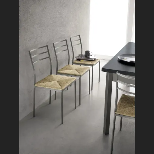Sedia Duetto in metallo con seduta in paglia sintetica di Scavolini