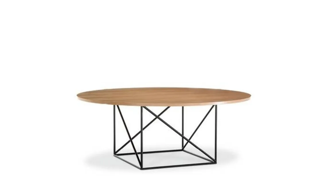 Tavolo LC15 Table de Conférence in legno di rovere massello con base in acciaio di Cassina