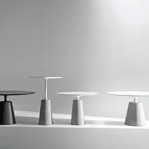 Tavolo Rock Table in laccato e cemento di MDF Italia