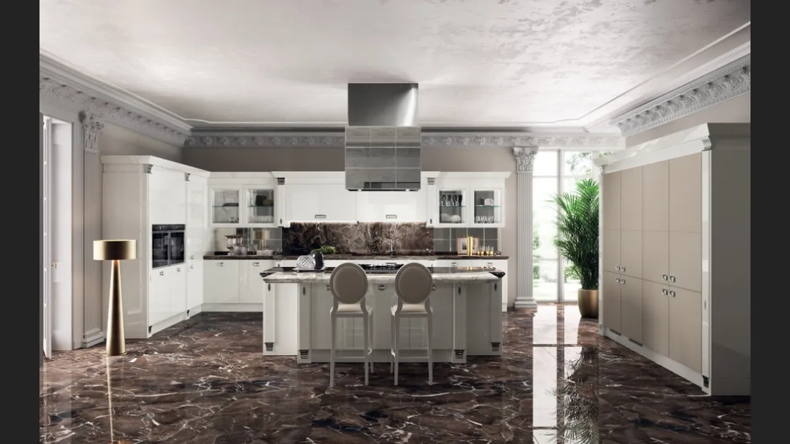 Cucina Classica Exclusiva in laccato lucido Bianco e pelle di Scavolini