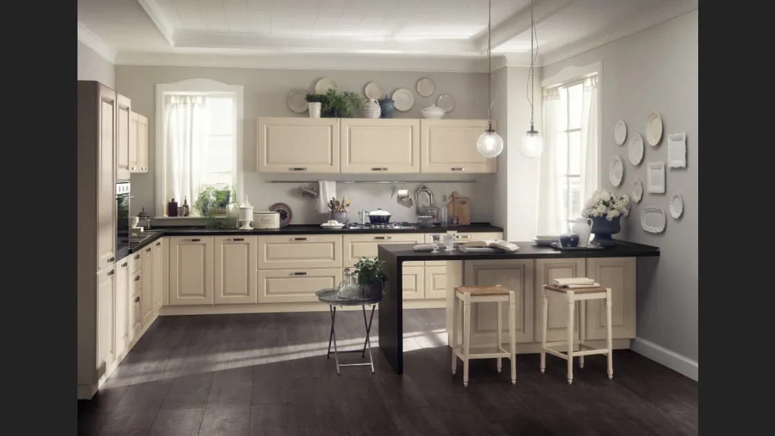 Cucina Classica con penisola Madeleine Bianco Burro di Scavolini