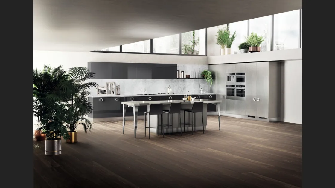 Cucina Classica Exclusiva in laccato lucido Grigio Ferro di Scavolini