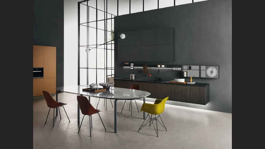 Cucina Design lineare con basi sospese InDada in bilaminato Rovere Cacao di Molteni & C