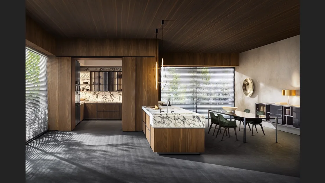 Cucina Design con penisola Ratio in Rovere Thermo e Vetro con top in marmo di Molteni & C