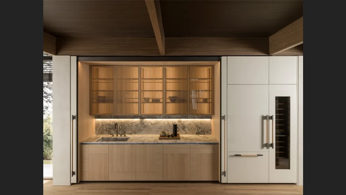 Cucina Design lineare Tivalì 2|0 in Rovere e laccato Perla con top in marmo di Molteni & C