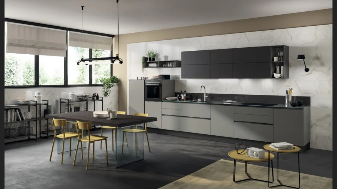 Cucina Moderna Liberamente in laccato Grigio Titanio e Grigio Ferro di Scavolini