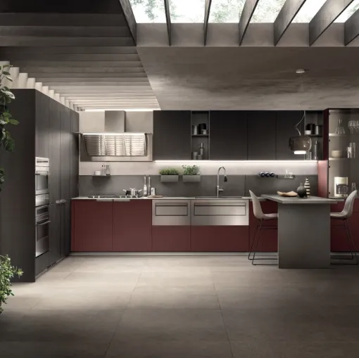 Cucina Moderna Mia Rosso Jaipur e Rovere Carbone di Scavolini