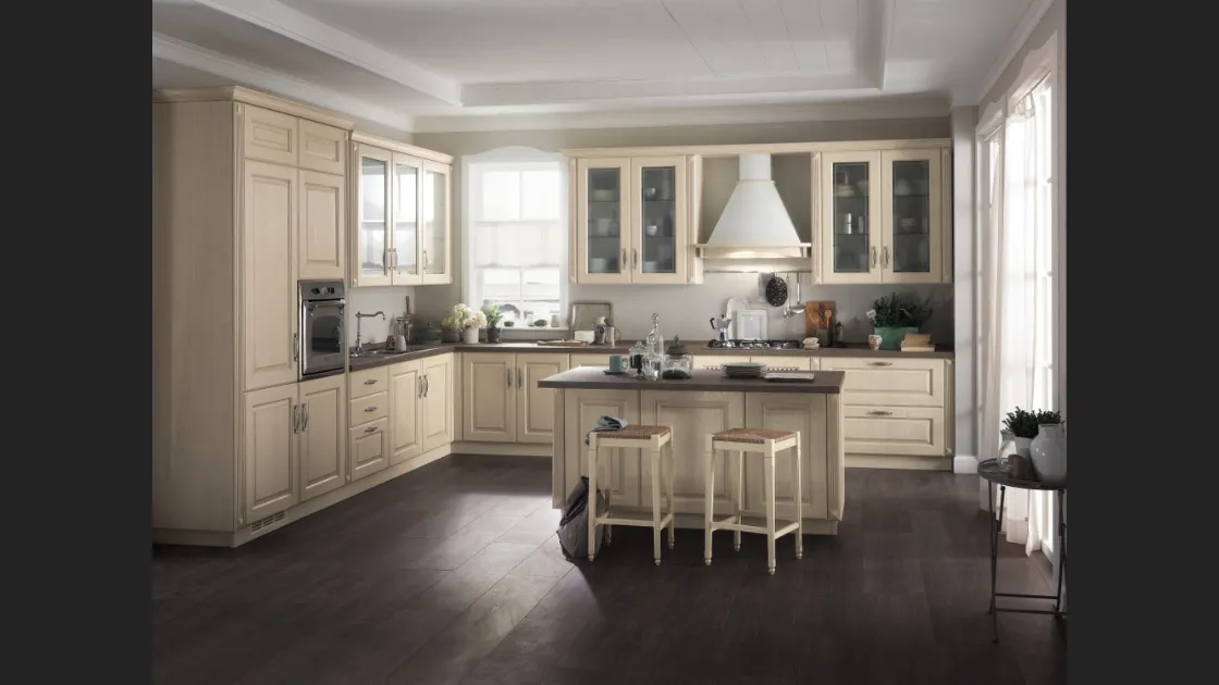 Cucina Shabby Chic Madeleine Frassino Bianco Burro con isola di Scavolini