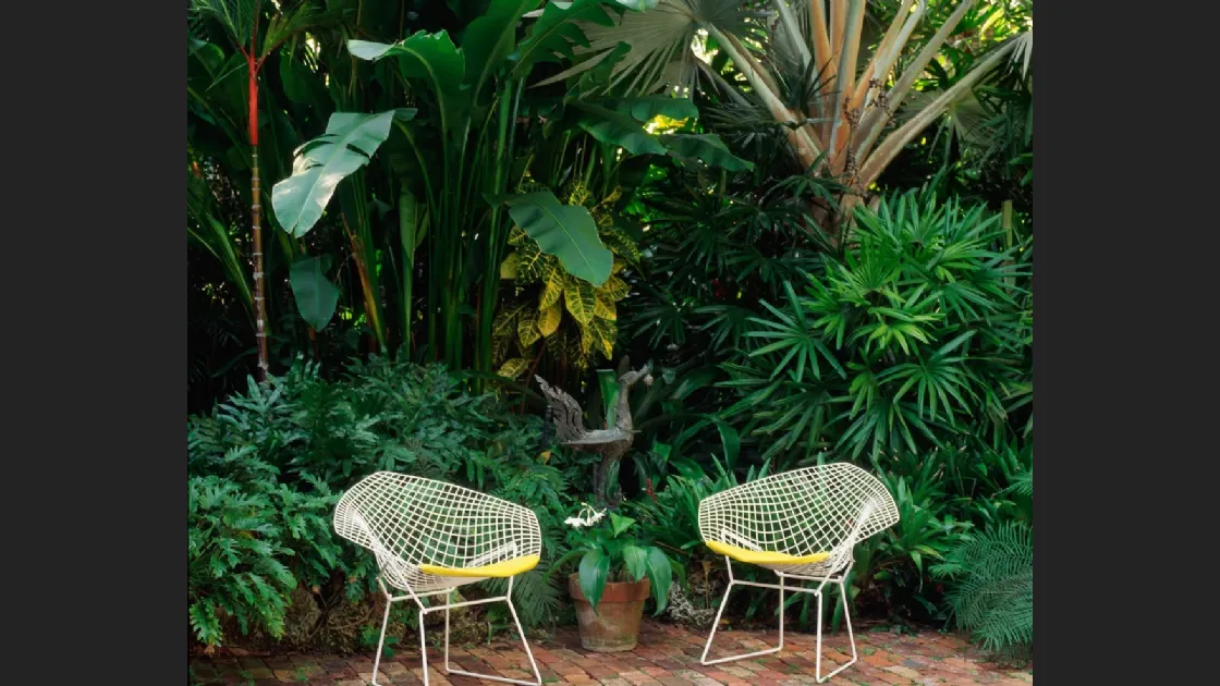 Poltroncina da giardino Bertoia Diamond Chair Outdoor di Knoll
