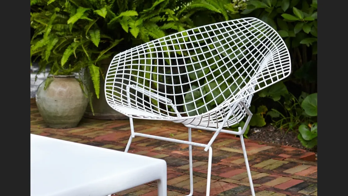 Poltroncina da giardino Bertoia Diamond Chair Outdoor di Knoll