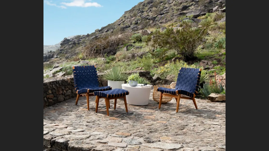 Poltroncina Risom Outdoor Lounge Chair in tessuto e legno di Knoll