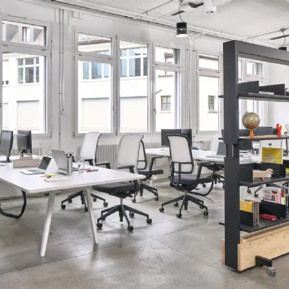 Parete divisoria bifacciale multifunzione per Ufficio Dancing Wall di Vitra
