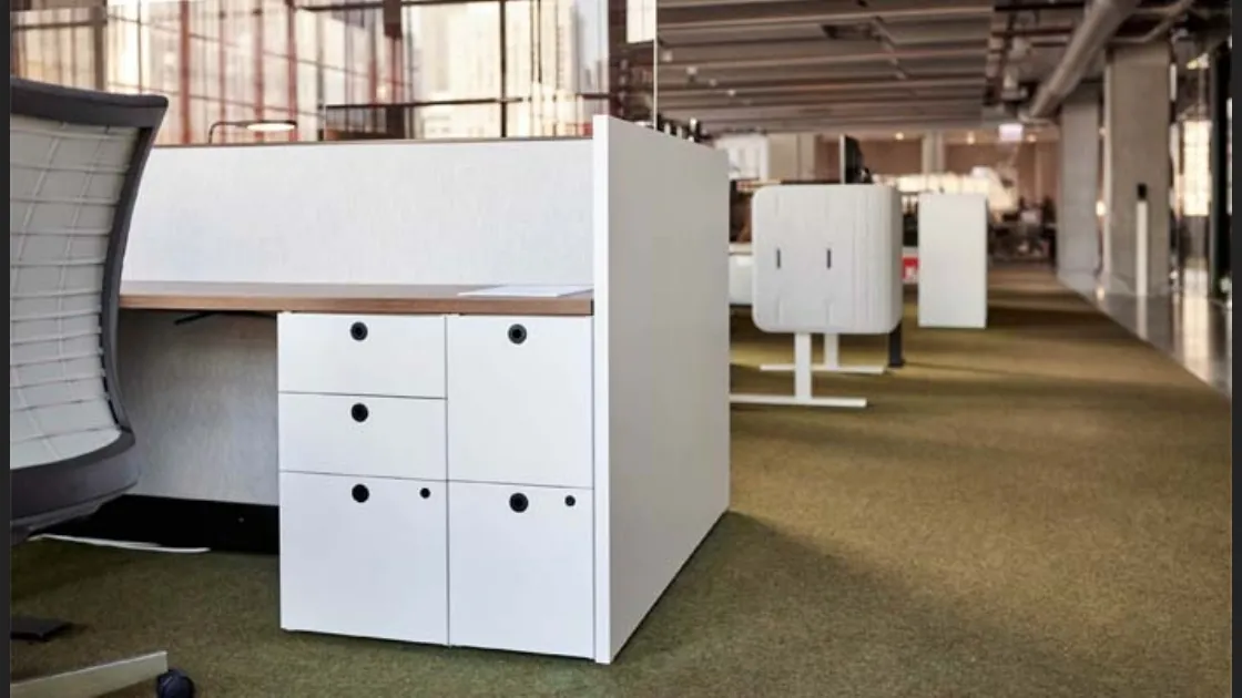 Cassettiera Quoin di Knoll