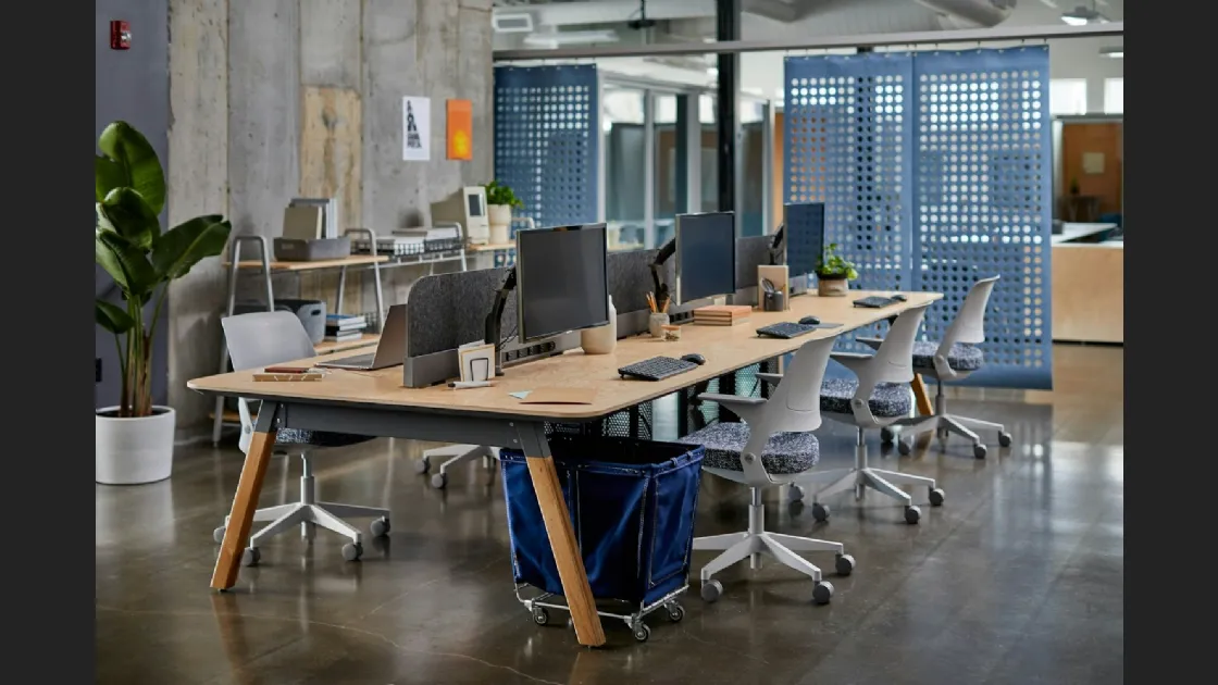 Scrivania Operativa Rockwell Unscripted Sawhorse Workbench di Knoll